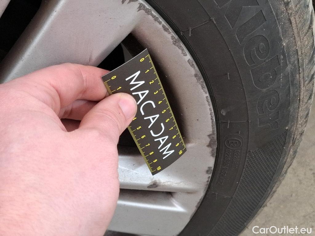  Toyota  Corolla TOYOTA  / 2018 / 5P / Berline Hybride 122h Dynamic Business Stage Acad #15