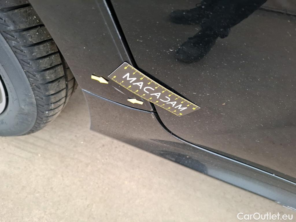  Toyota  Yaris TOYOTA  Hybride / 2019 / 5P / Berline Hybride 116h Design #44