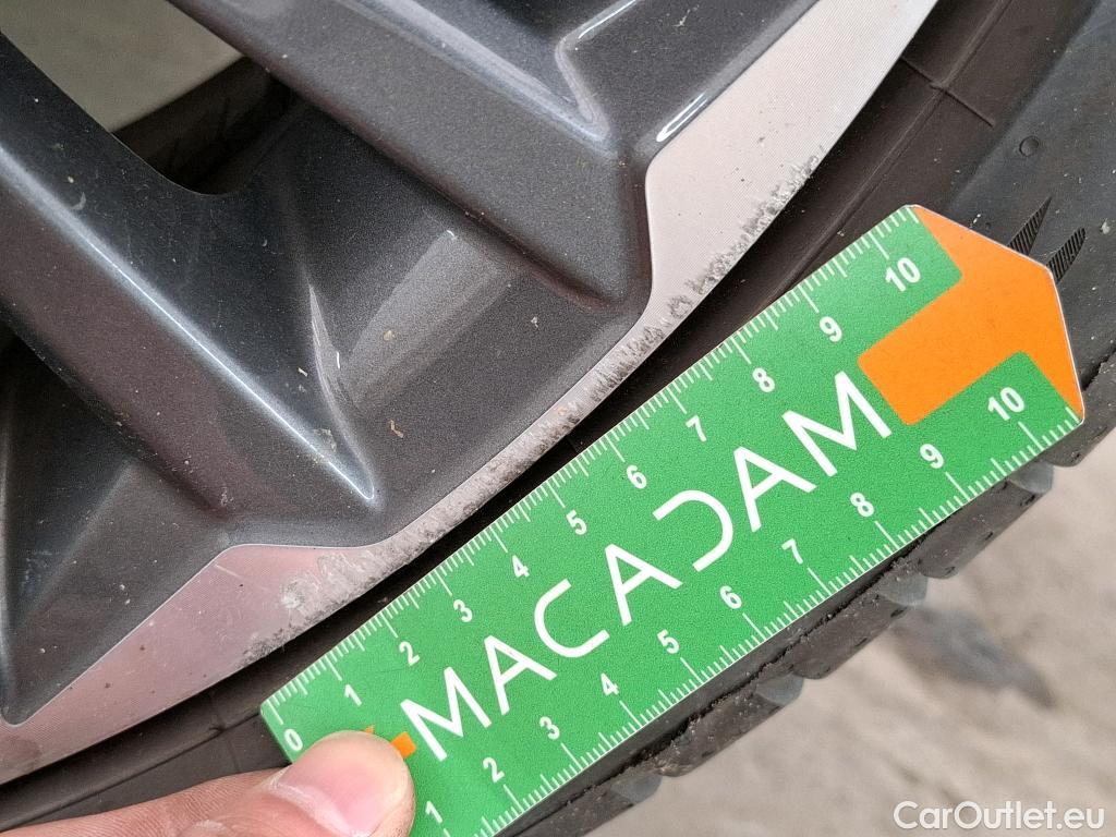  Toyota  Yaris TOYOTA  Hybride / 2019 / 5P / Berline Hybride 116h Iconic #26