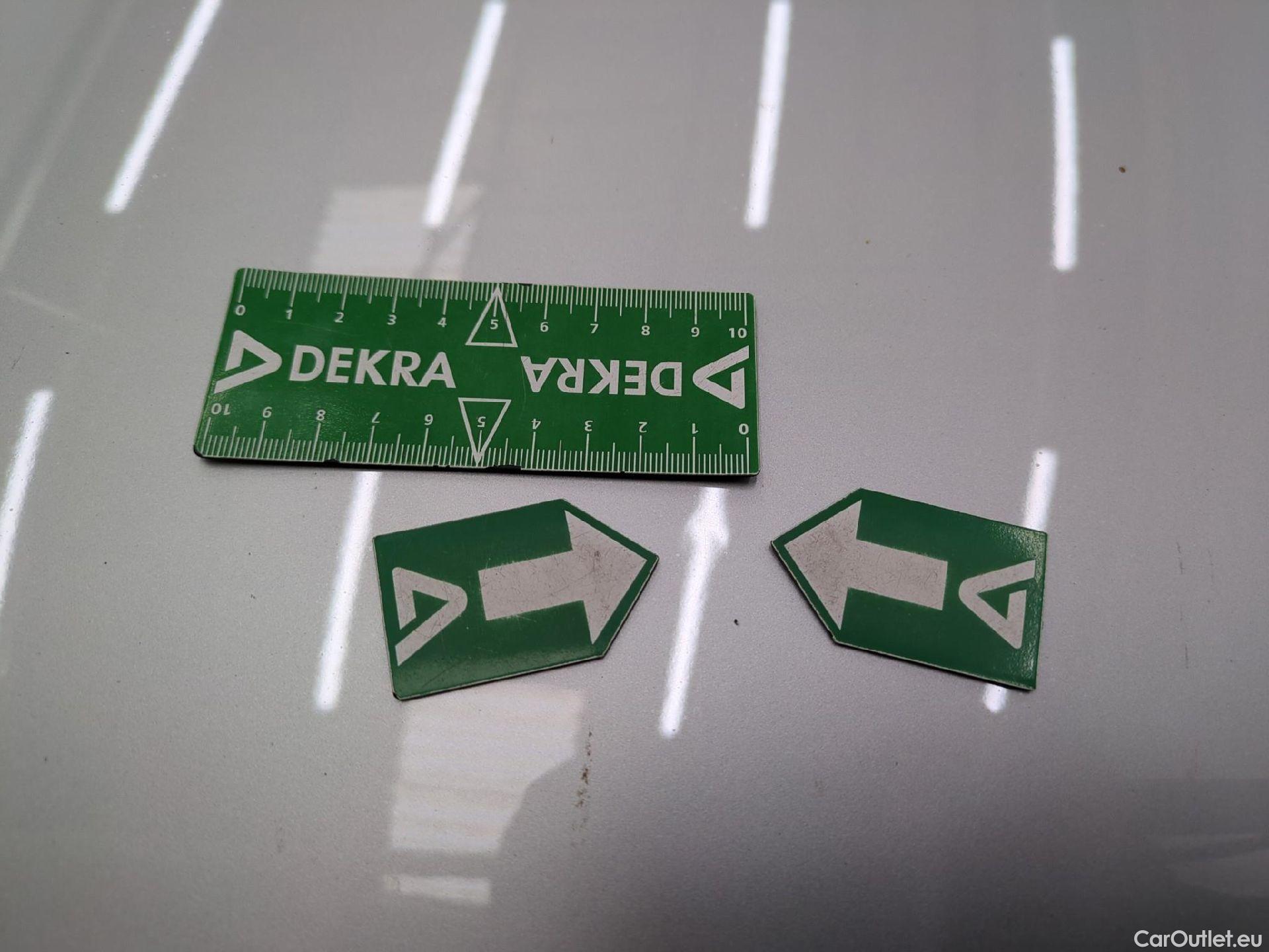  Toyota  Corolla TOYOTA  Touring Sports / 2018 / 5P / Break Hybride 122h Dynamic Business Stage Acad #48