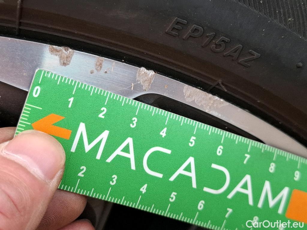  Toyota  Yaris TOYOTA  Hybride / 2019 / 5P / Berline Hybride 116h Iconic #31