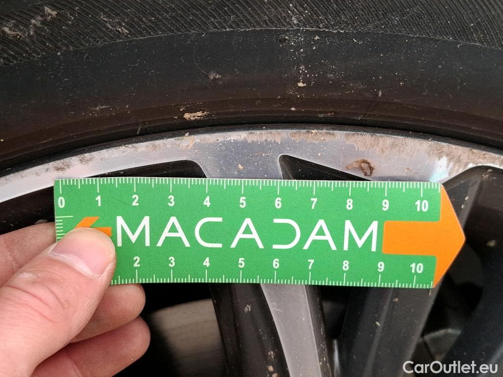  Toyota  Yaris TOYOTA  Hybride / 2019 / 5P / Berline Hybride 116h Iconic #3