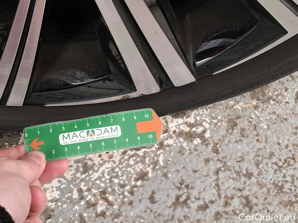  Toyota  Corolla TOYOTA  / 2018 / 5P / Berline Hybride 184h Design #36