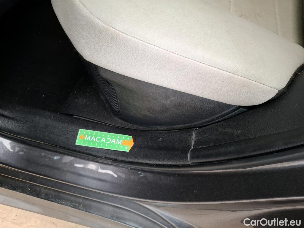  Toyota  Yaris TOYOTA  Hybride / 2019 / 5P / Berline Hybride 116h Iconic #34