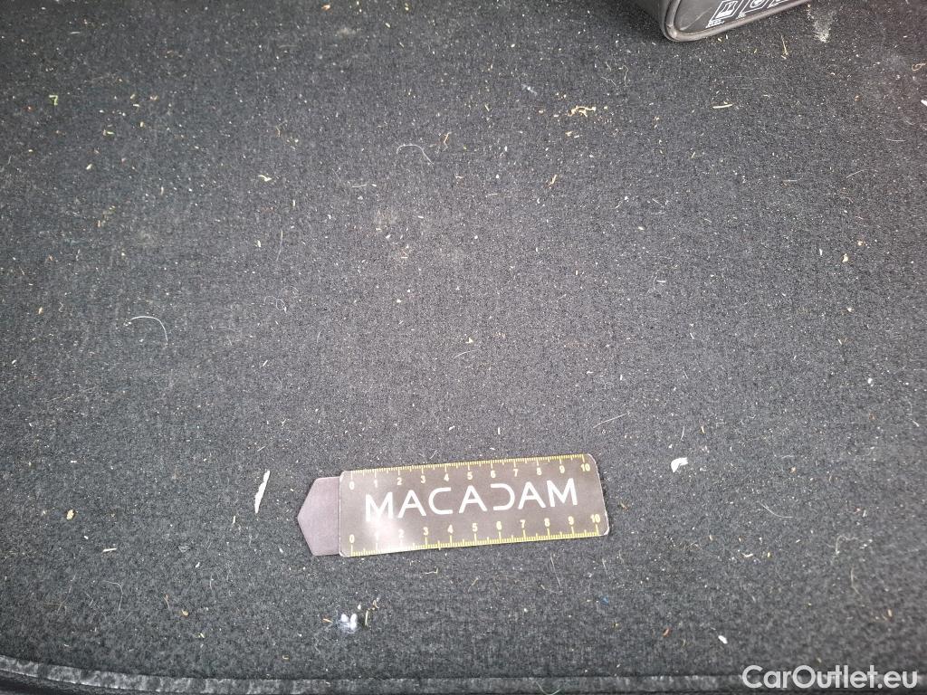  Toyota  Corolla TOYOTA  / 2018 / 5P / Berline Hybride 122h Dynamic Business #9