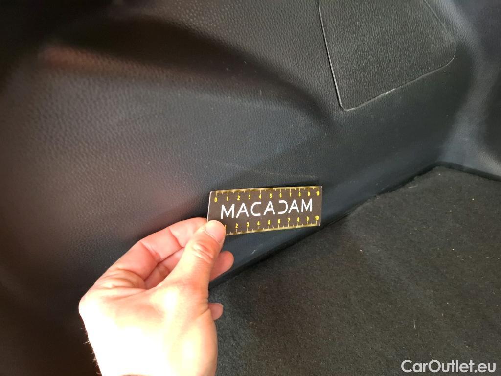  Toyota  Yaris TOYOTA  Hybride / 2019 / 5P / Berline Hybride 116h Design #37