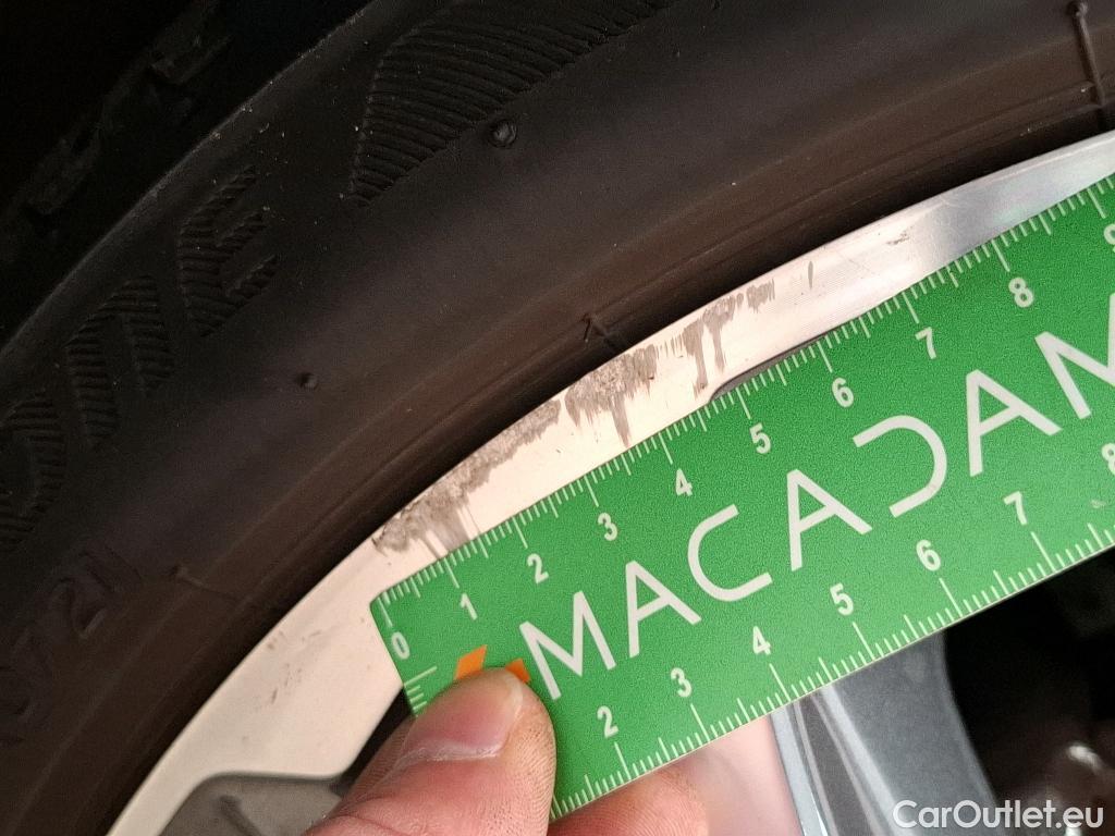  Toyota  Yaris TOYOTA  Hybride / 2019 / 5P / Berline Hybride 116h Iconic #29