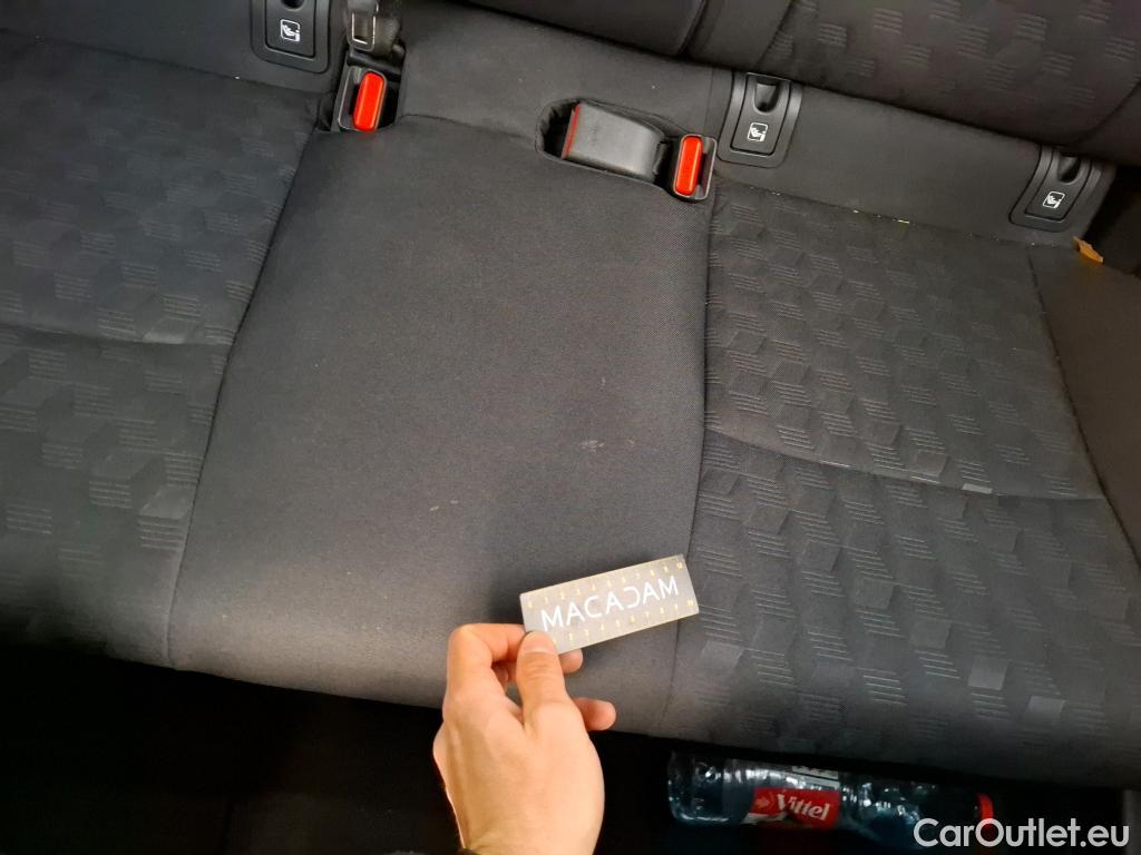  Toyota  Yaris TOYOTA  Hybride / 2019 / 5P / Berline Hybride 116h Design #23