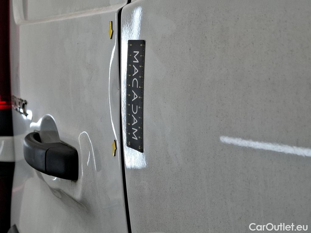  Renault  Trafic RENAULT  / 2021 / 4P / Fourgon tôlé CA CF L1H1 3T Blue dCi 150 #24