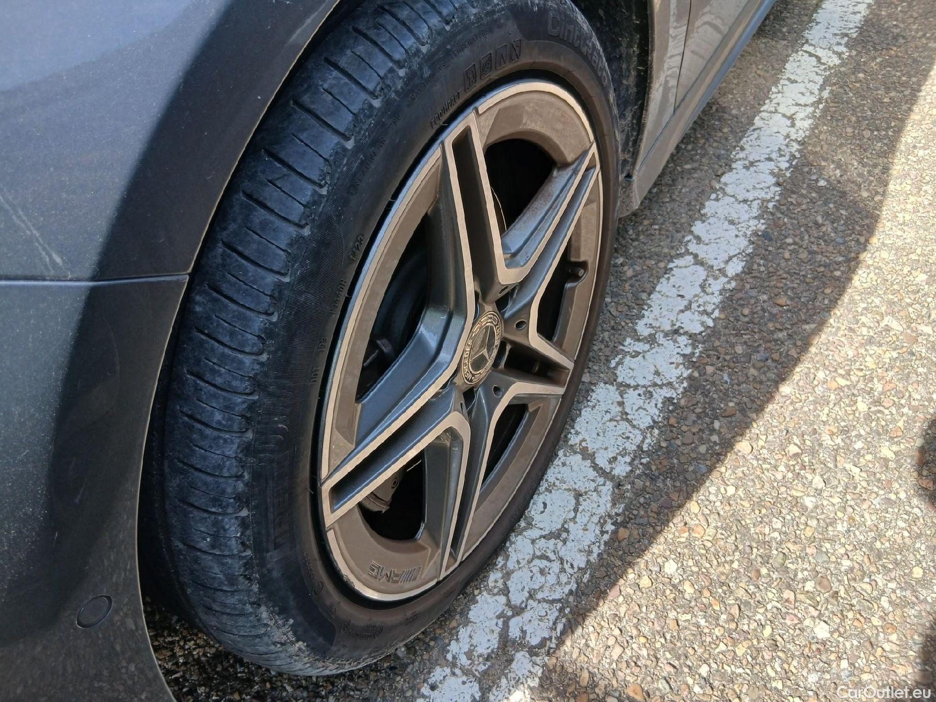  Mercedes  A-Klasse MERCEDES-BENZ Clase A / 2022 / 5P / berlina con portón A 250 e #8