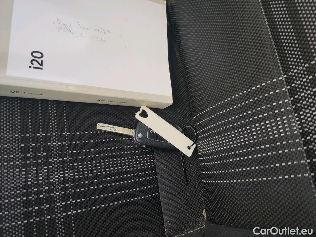  Hyundai  i20 HYUNDAI  / 2020 / 5P / berlina con portón 1.0 TGDI 74kW (100CV) 48V Essence #2