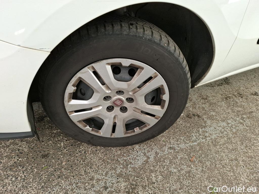  Fiat  Doblo FIAT Doblò Cargo / 2015 / 4P / Fourgonnette 1.6 Multijet 105 Pro Lounge #18