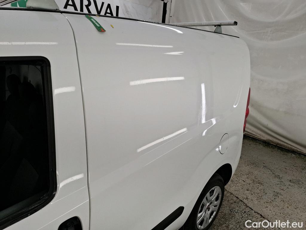  Fiat  Doblo FIAT Doblò Cargo / 2015 / 4P / Fourgonnette 1.6 Multijet 105 Pro Lounge #32