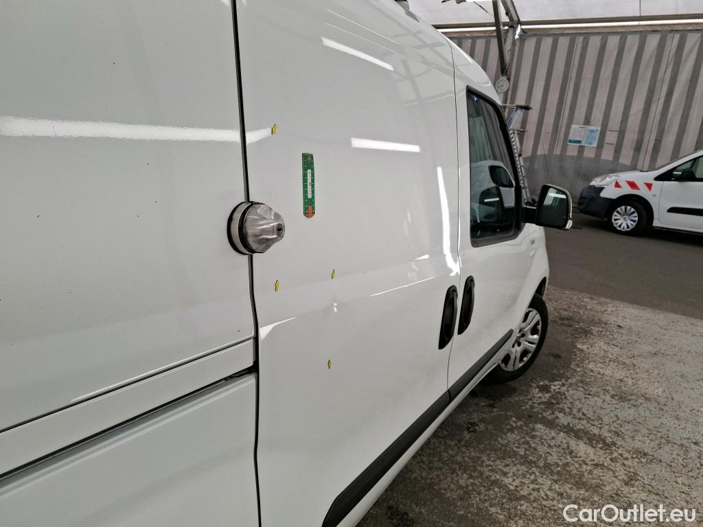  Fiat  Doblo FIAT Doblò Cargo / 2015 / 4P / Fourgonnette 1.6 Multijet 105 Pro Lounge #1