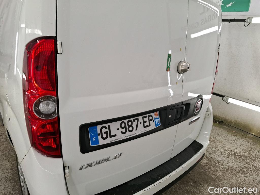  Fiat  Doblo FIAT Doblò Cargo / 2015 / 4P / Fourgonnette 1.6 Multijet 105 Pro Lounge #9