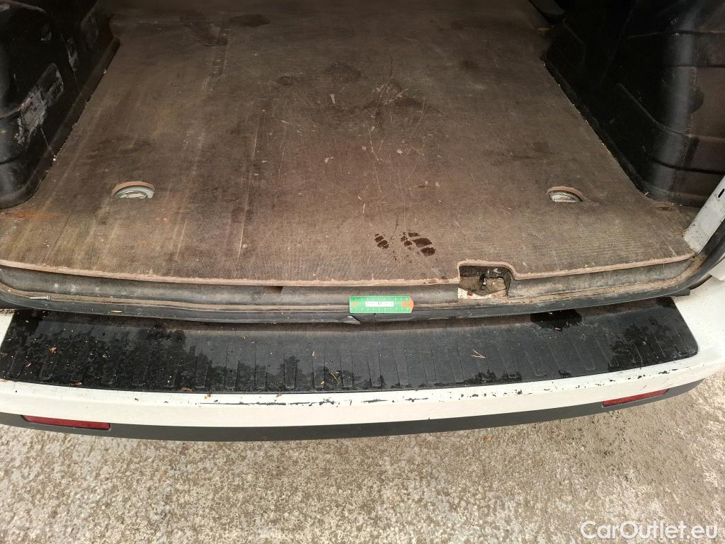  Fiat  Doblo FIAT Doblò Cargo / 2015 / 4P / Fourgonnette 1.6 Multijet 105 Pro Lounge #16