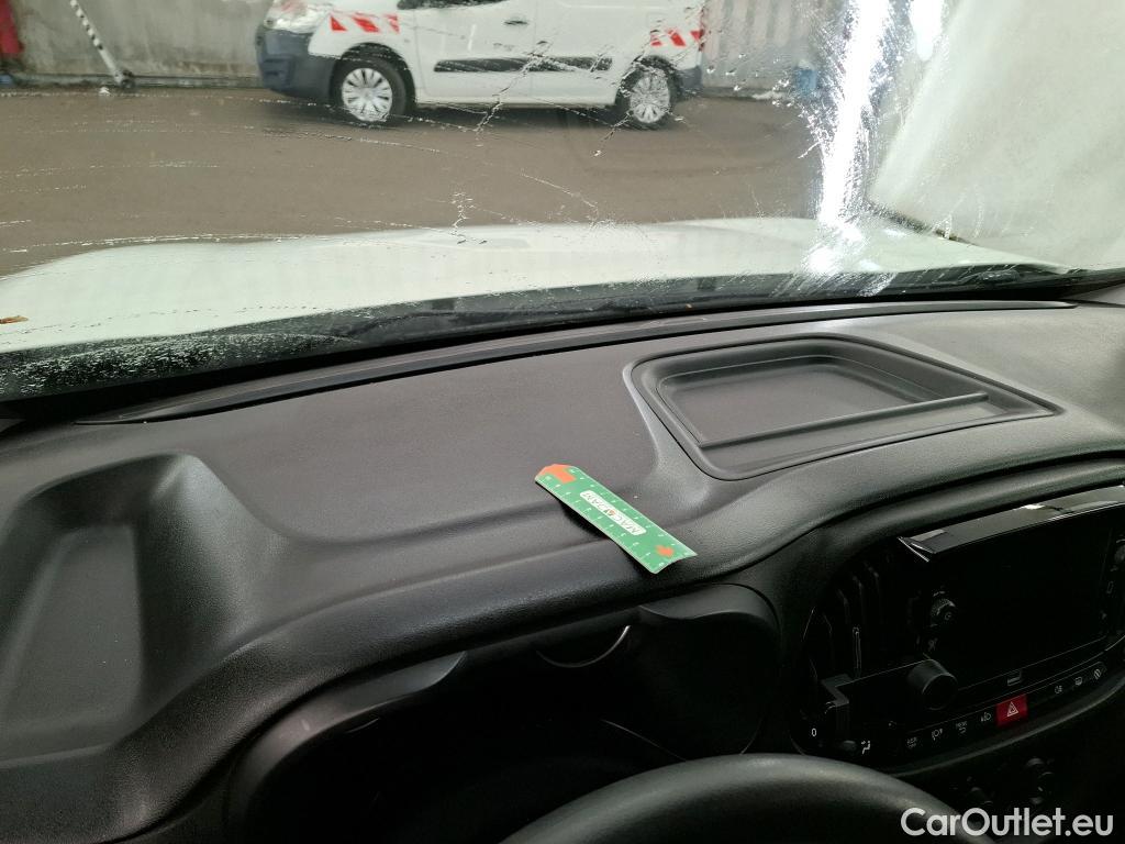  Fiat  Doblo FIAT Doblò Cargo / 2015 / 4P / Fourgonnette 1.6 Multijet 105 Pro Lounge #24