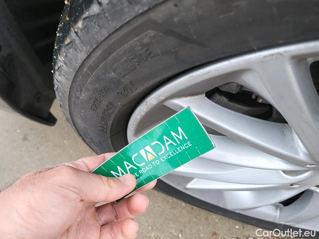  Bmw  Serie 1 BMW  / 2019 / 5P / berlina con portón 118i #2