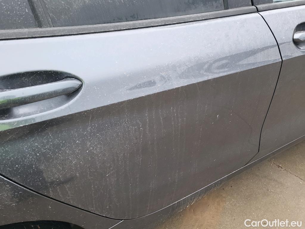  Bmw  Serie 1 BMW  / 2019 / 5P / berlina con portón 118i #15