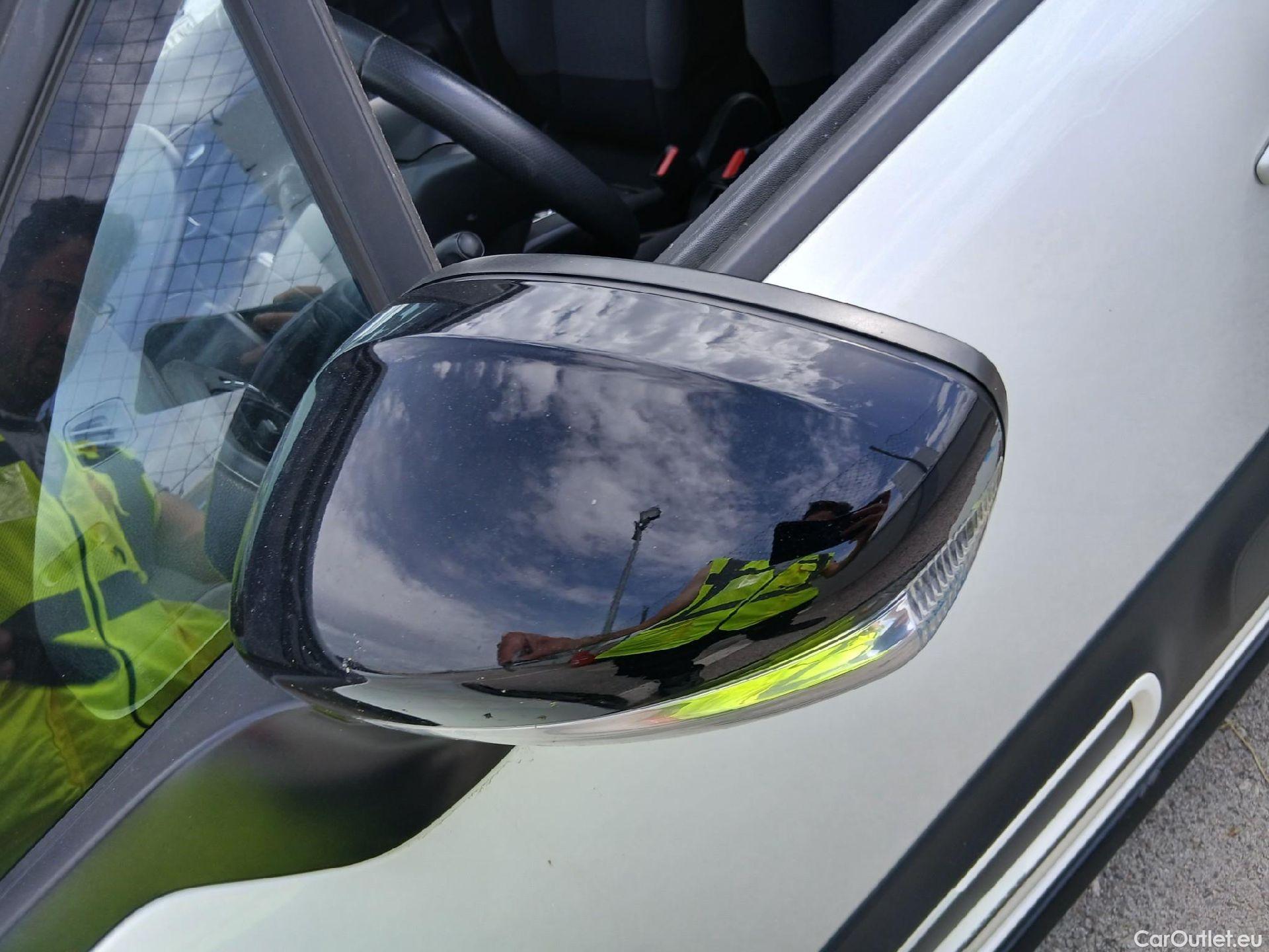  Citroen  C3 CITROEN  / 2020 / 5P / berlina con portón BlueHDi 75KW (100CV) S&S FEEL #25