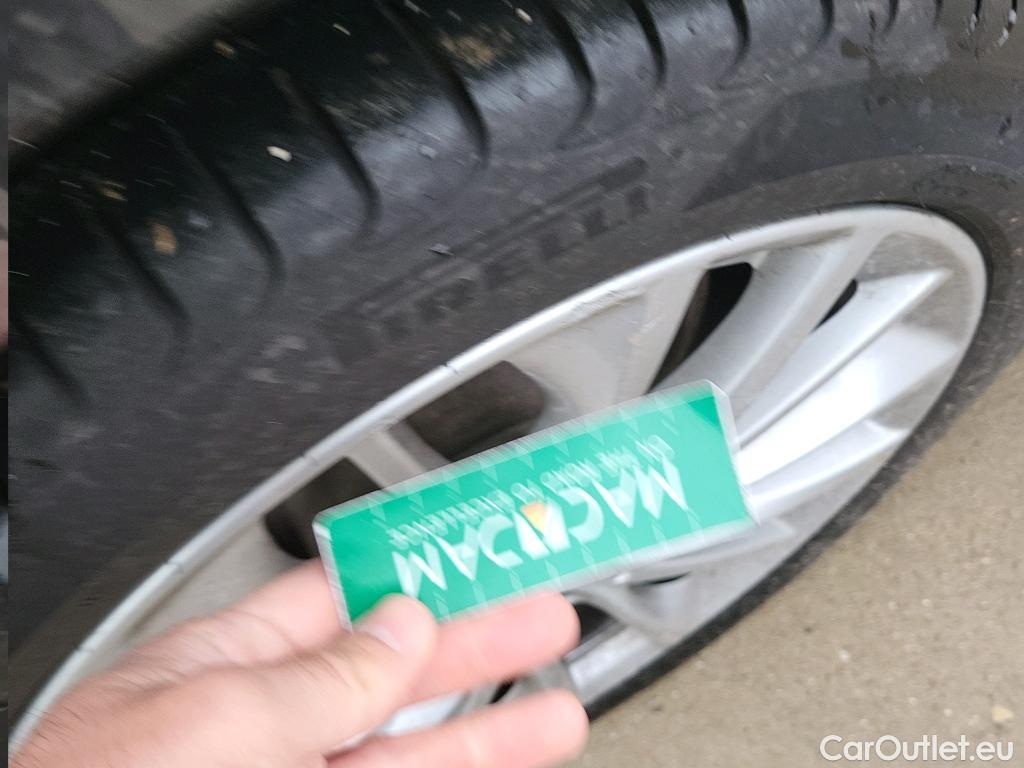  Bmw  Serie 1 BMW  / 2019 / 5P / berlina con portón 118i #18