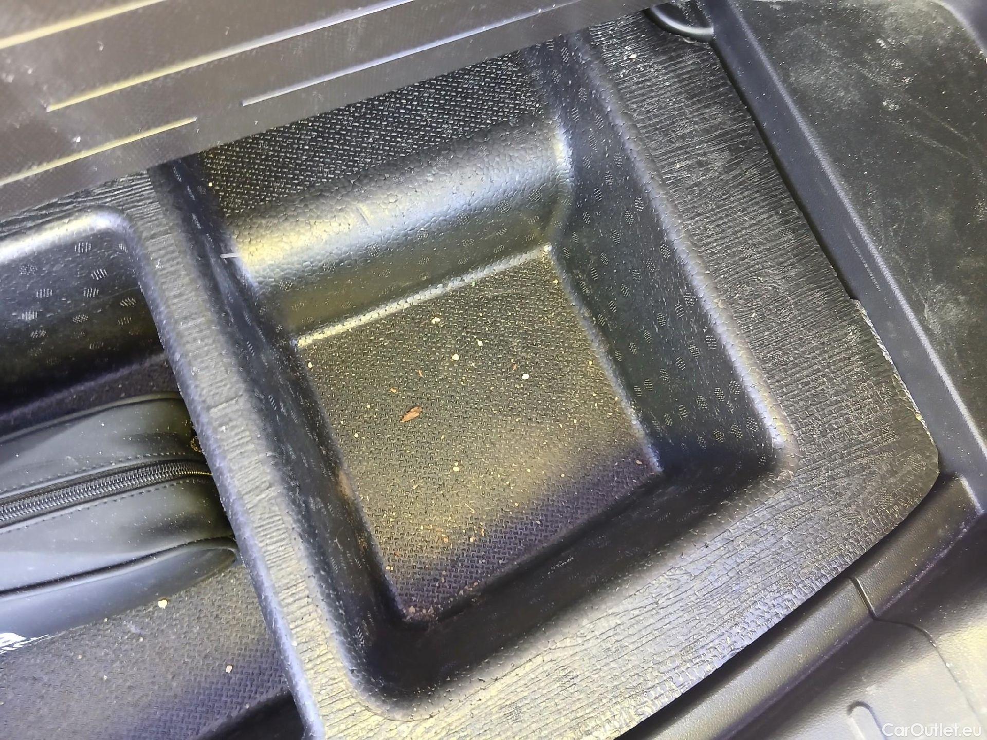  Hyundai  Tucson HYUNDAI  / 2020 / 5P / todoterreno 1.6 CRDI 100kW (136CV) 48V Tecno DCT 2C #3