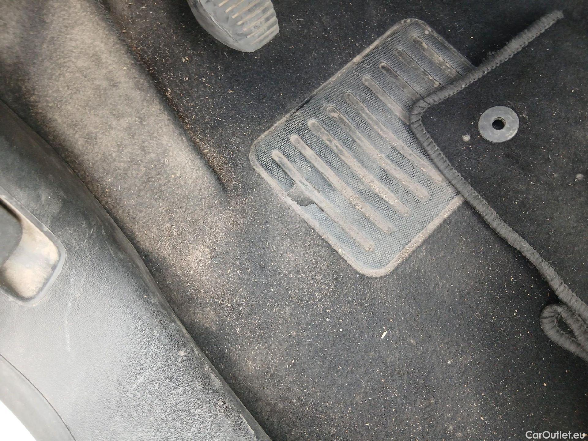  Citroen  C3 CITROEN  / 2020 / 5P / berlina con portón BlueHDi 75KW (100CV) S&S FEEL #42