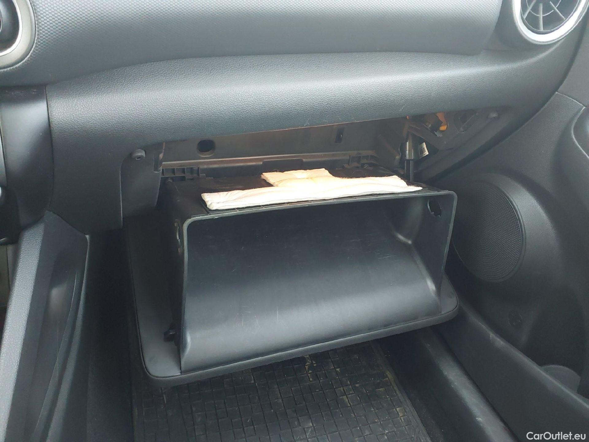  Hyundai  Konna HYUNDAI Kona / 2020 / 5P / todoterreno 1.6 CRDI 100kW (136CV) 48V Maxx 4X2 #2