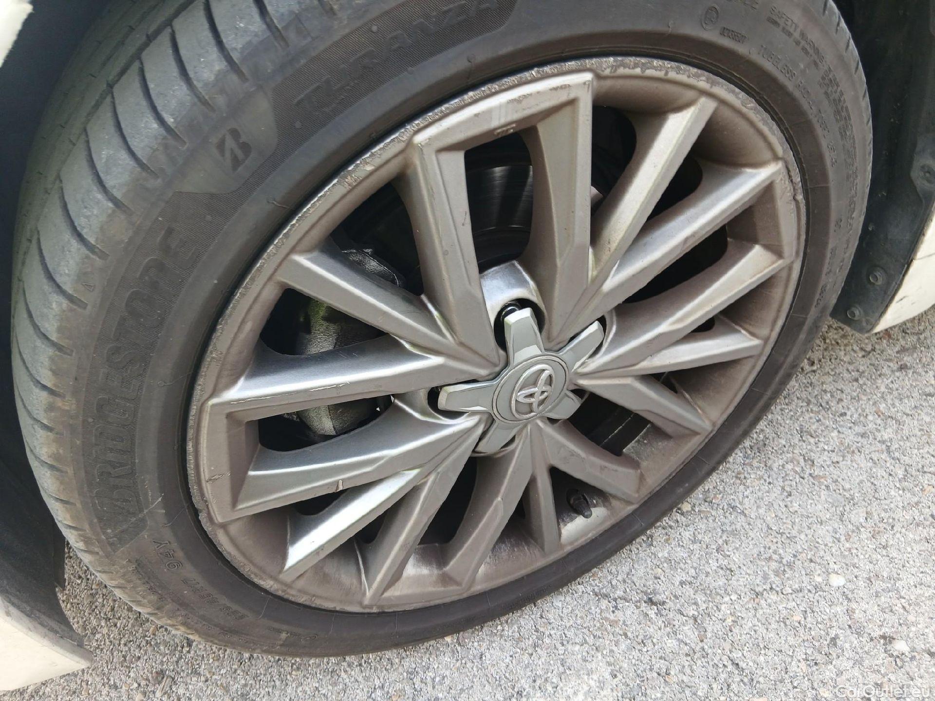  Toyota  Corolla TOYOTA  / 2019 / 5P / familiar 1.8 125H FEEL! E-CVT TOURING SPORT #8