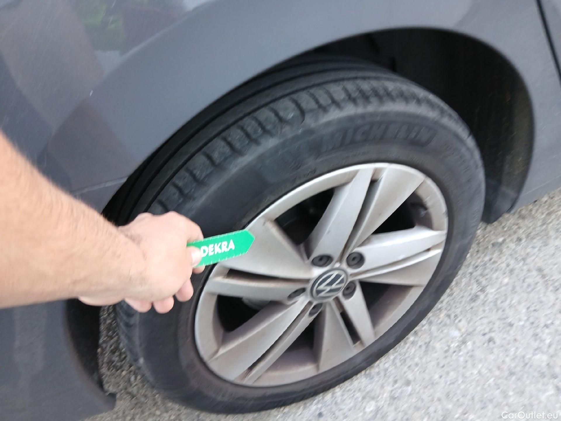  Volkswagen  Golf  VOLKSWAGEN / 2020 / 5P / familiar Life 2.0 TDI 85kW (115CV) Variant #20