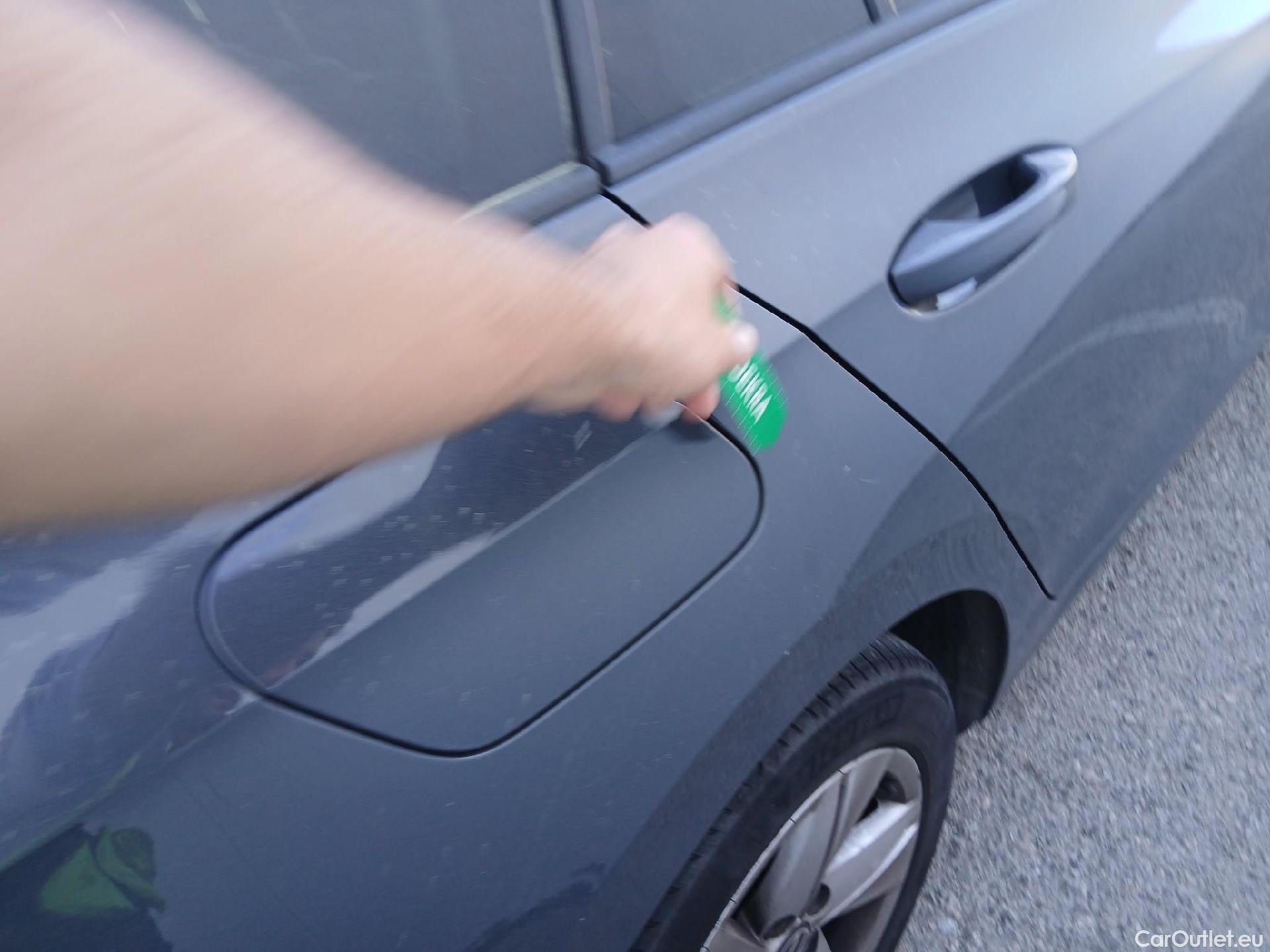  Volkswagen  Golf  VOLKSWAGEN / 2020 / 5P / familiar Life 2.0 TDI 85kW (115CV) Variant #17