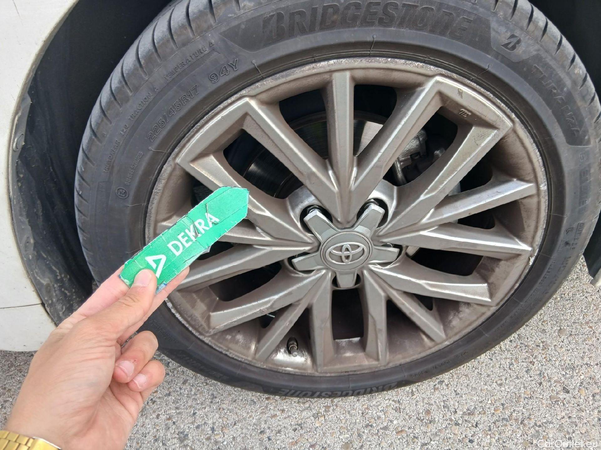  Toyota  Corolla TOYOTA  / 2019 / 5P / familiar 1.8 125H FEEL! E-CVT TOURING SPORT #37