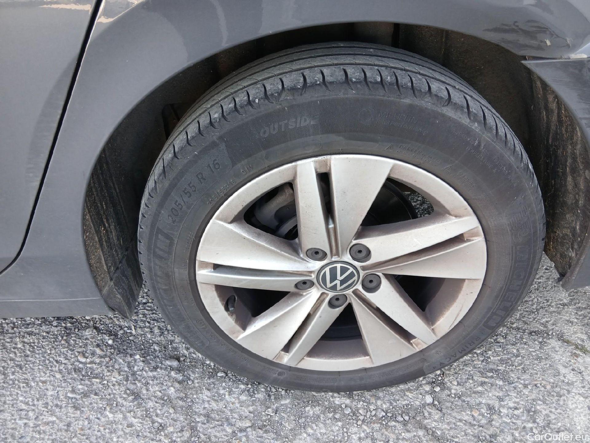  Volkswagen  Golf  VOLKSWAGEN / 2020 / 5P / familiar Life 2.0 TDI 85kW (115CV) Variant #11