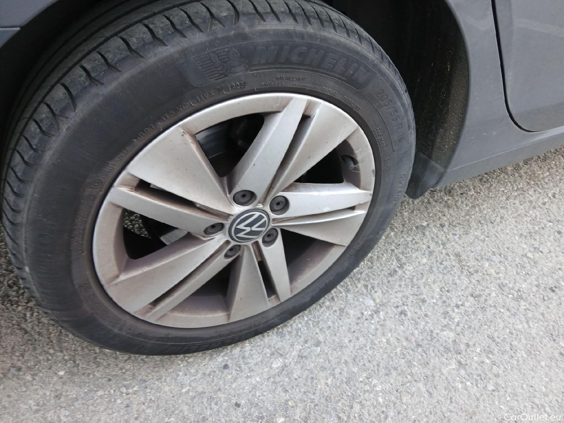  Volkswagen  Golf  VOLKSWAGEN / 2020 / 5P / familiar Life 2.0 TDI 85kW (115CV) Variant #19