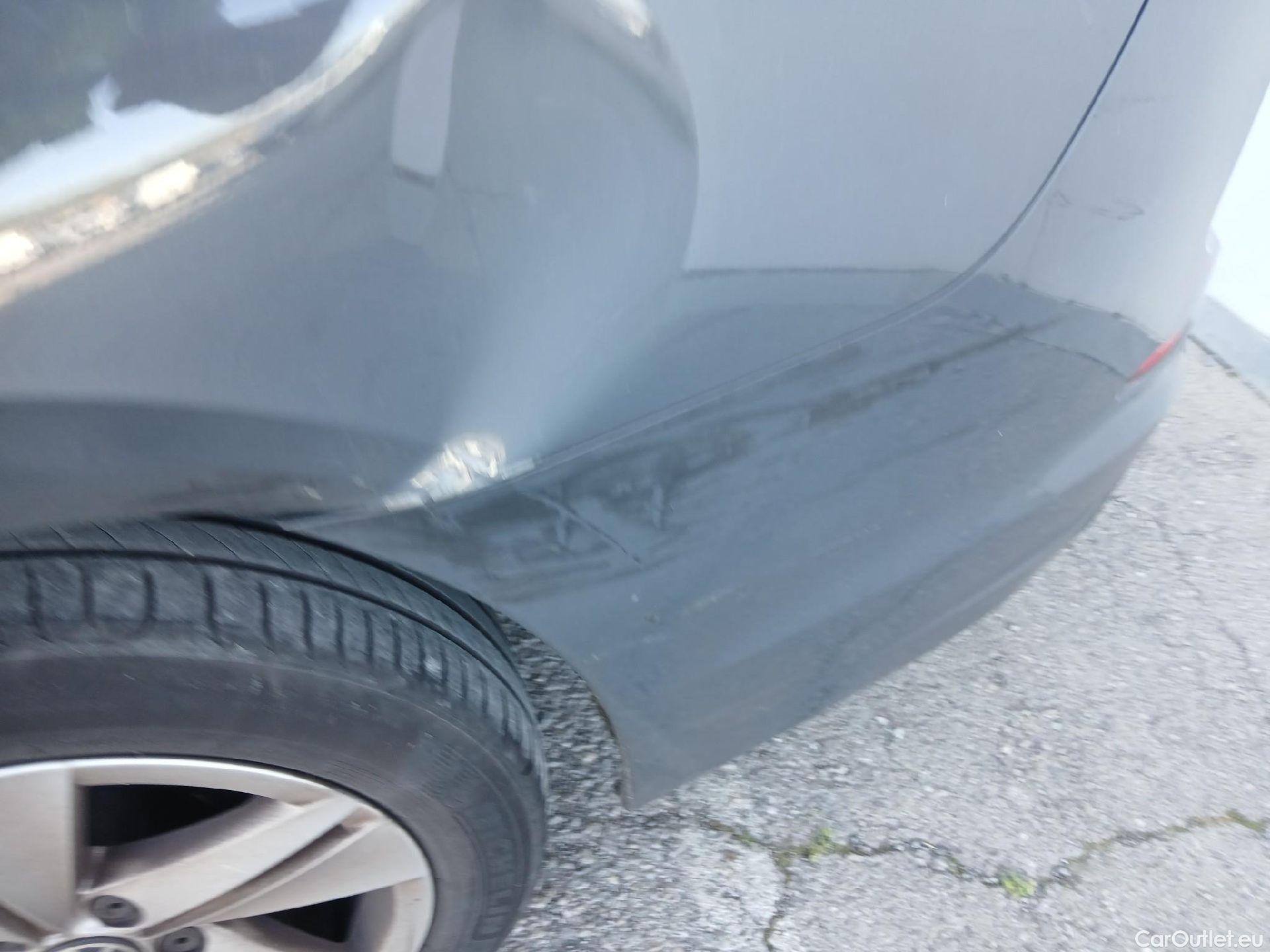  Volkswagen  Golf  VOLKSWAGEN / 2020 / 5P / familiar Life 2.0 TDI 85kW (115CV) Variant #14