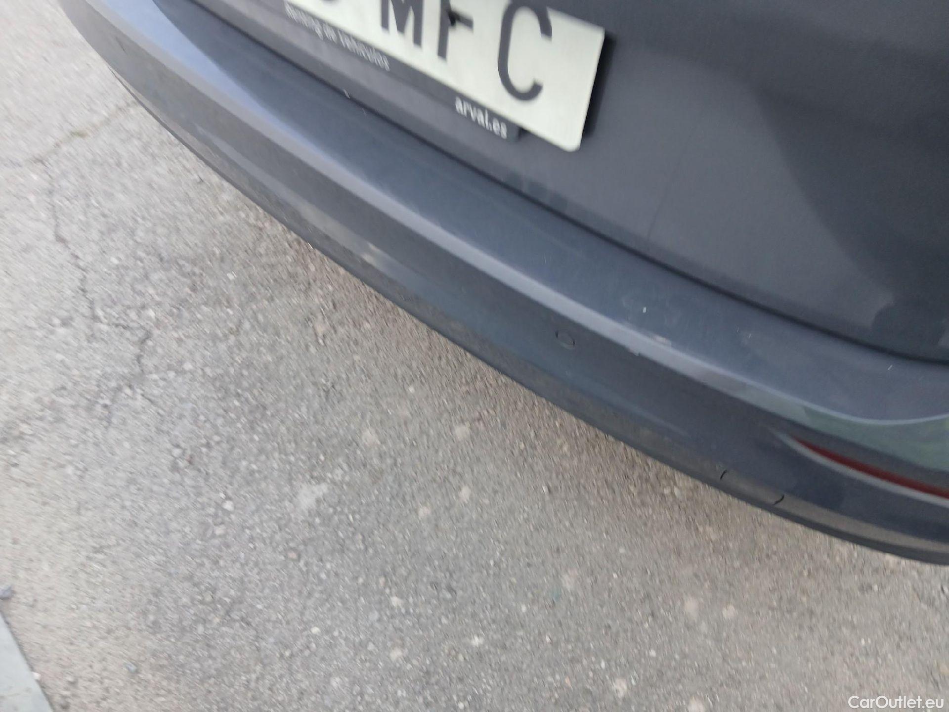  Volkswagen  Golf  VOLKSWAGEN / 2020 / 5P / familiar Life 2.0 TDI 85kW (115CV) Variant #13