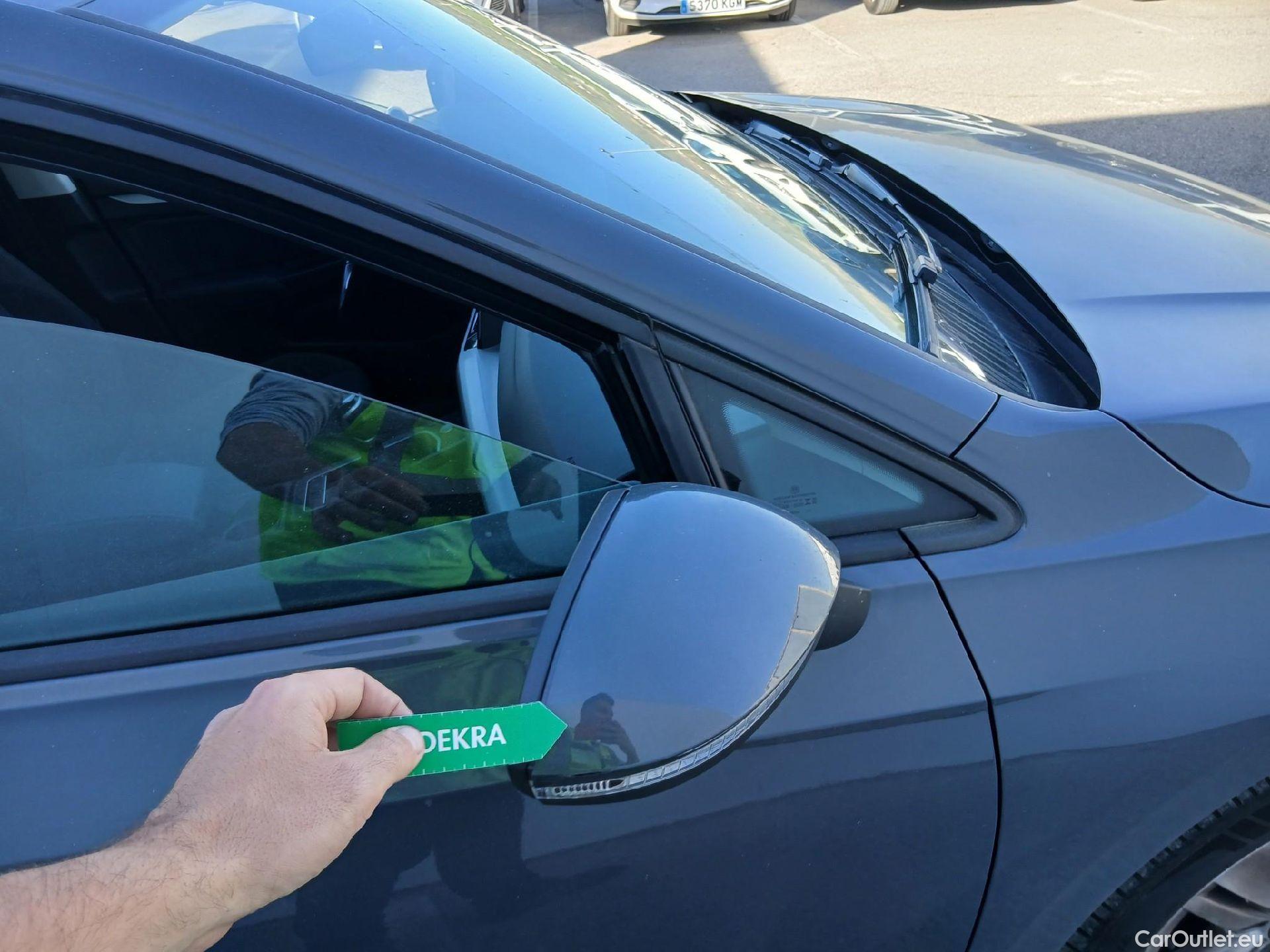  Volkswagen  Golf  VOLKSWAGEN / 2020 / 5P / familiar Life 2.0 TDI 85kW (115CV) Variant #26