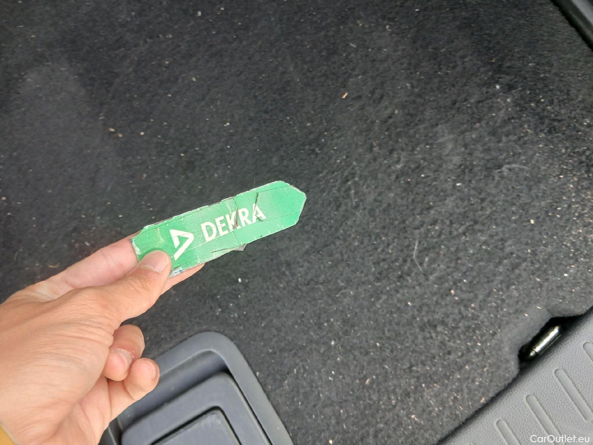  Toyota  Corolla TOYOTA  / 2019 / 5P / familiar 1.8 125H FEEL! E-CVT TOURING SPORT #28