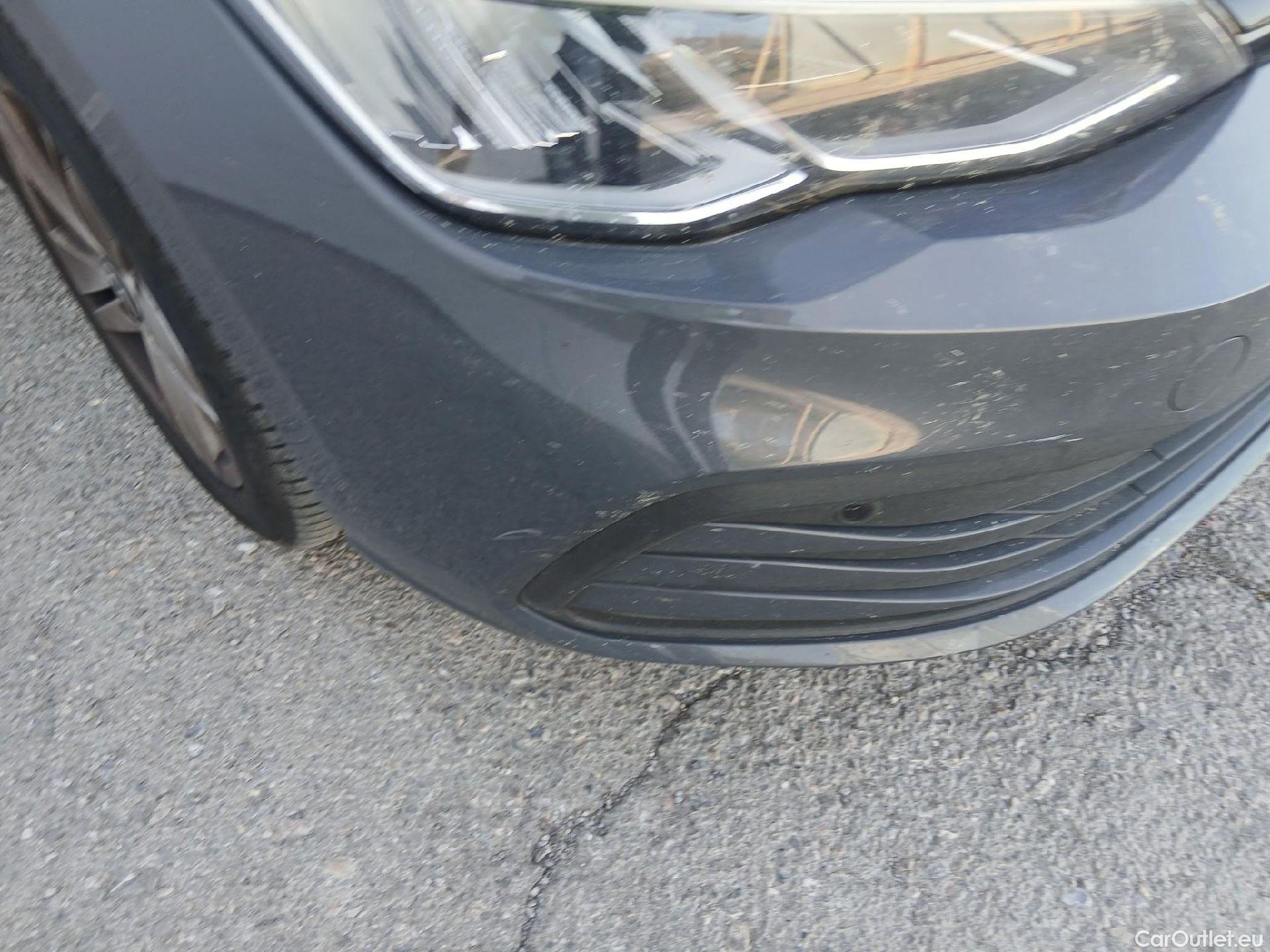  Volkswagen  Golf  VOLKSWAGEN / 2020 / 5P / familiar Life 2.0 TDI 85kW (115CV) Variant #2