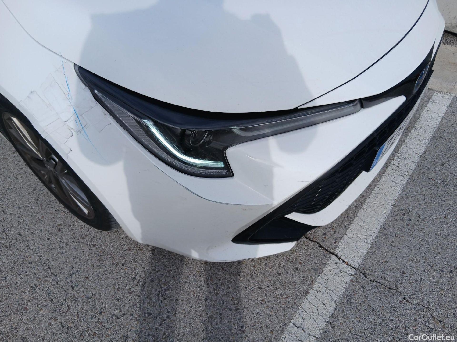  Toyota  Corolla TOYOTA  / 2019 / 5P / familiar 1.8 125H FEEL! E-CVT TOURING SPORT #2