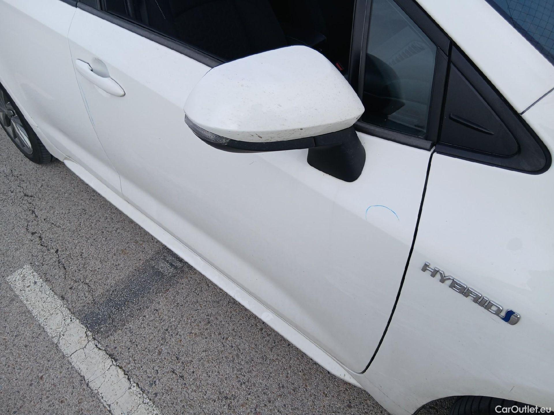  Toyota  Corolla TOYOTA  / 2019 / 5P / familiar 1.8 125H FEEL! E-CVT TOURING SPORT #36