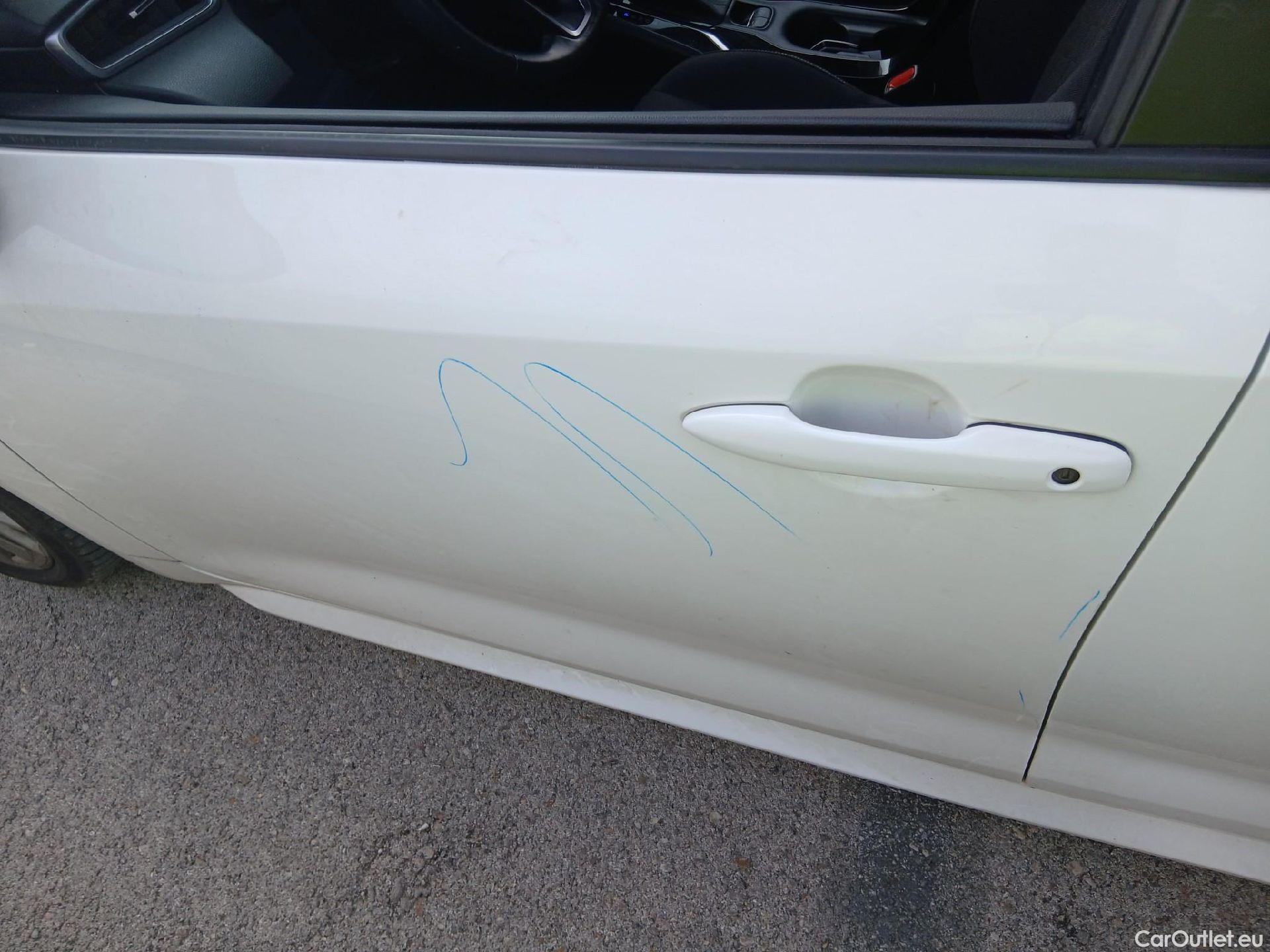  Toyota  Corolla TOYOTA  / 2019 / 5P / familiar 1.8 125H FEEL! E-CVT TOURING SPORT #16