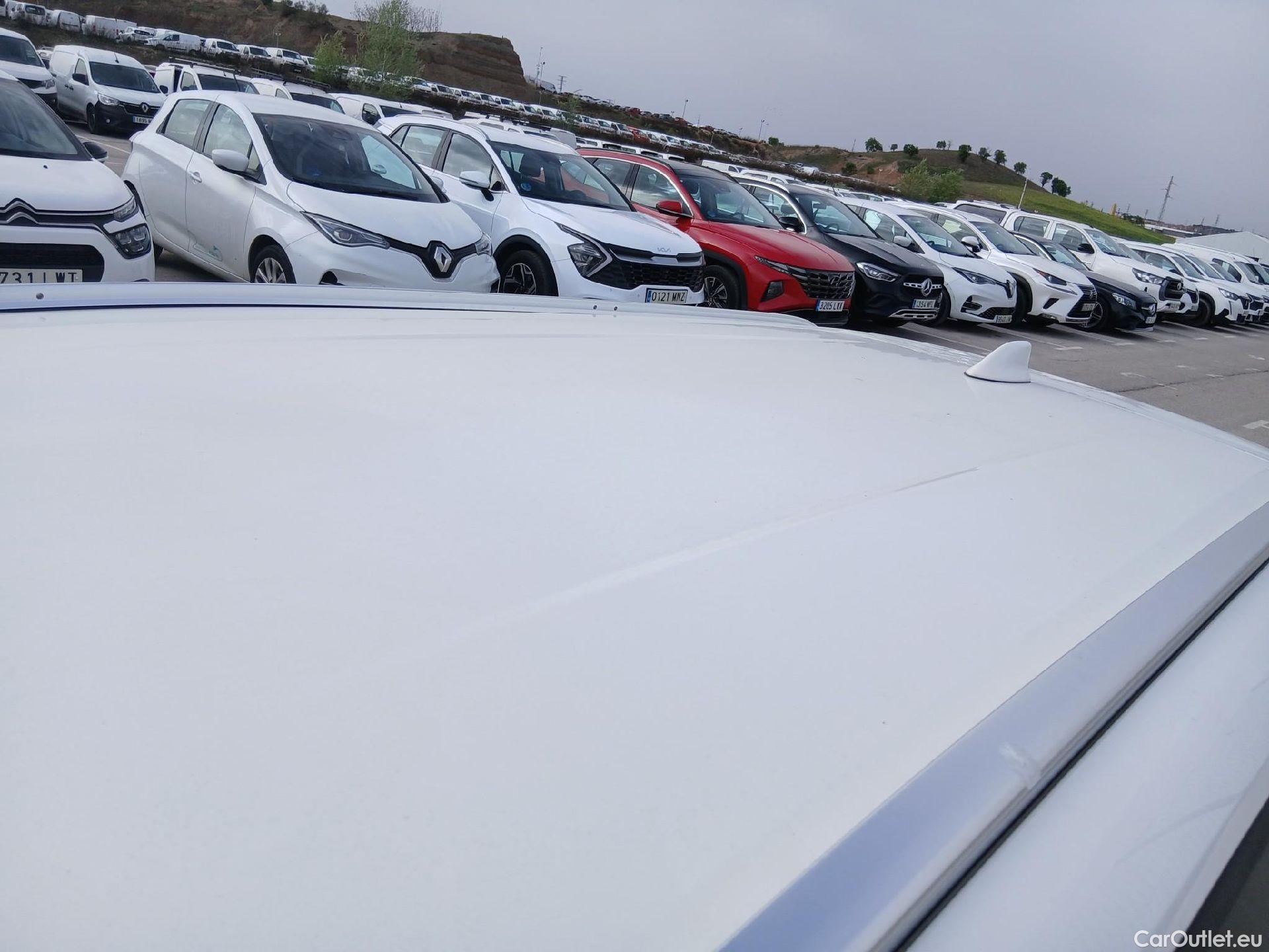  Toyota  Corolla TOYOTA  / 2019 / 5P / familiar 1.8 125H FEEL! E-CVT TOURING SPORT #18