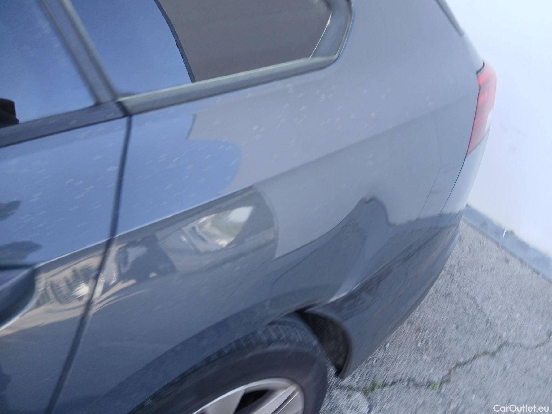  Volkswagen  Golf  VOLKSWAGEN / 2020 / 5P / familiar Life 2.0 TDI 85kW (115CV) Variant #9