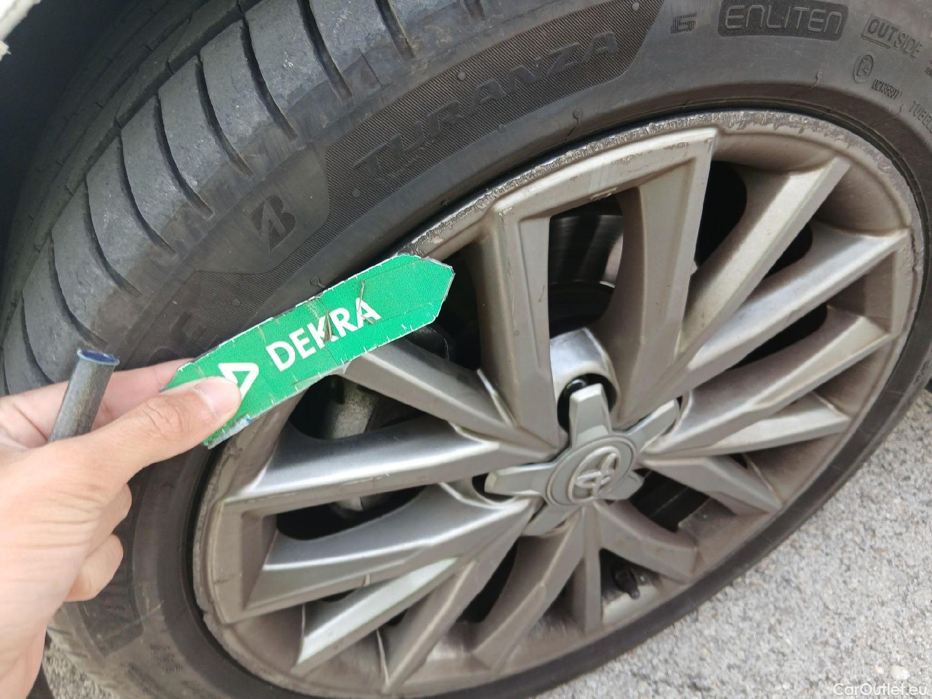  Toyota  Corolla TOYOTA  / 2019 / 5P / familiar 1.8 125H FEEL! E-CVT TOURING SPORT #9