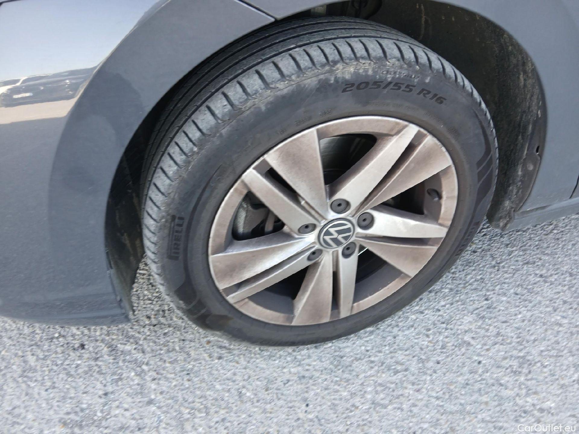  Volkswagen  Golf  VOLKSWAGEN / 2020 / 5P / familiar Life 2.0 TDI 85kW (115CV) Variant #3