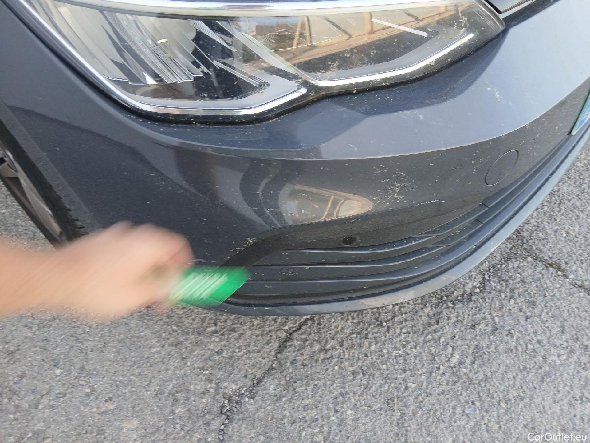  Volkswagen  Golf  VOLKSWAGEN / 2020 / 5P / familiar Life 2.0 TDI 85kW (115CV) Variant #1