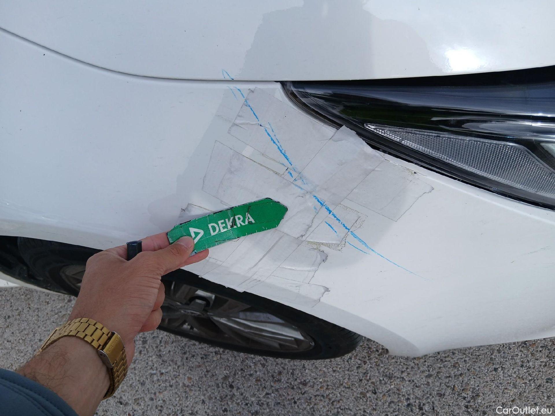  Toyota  Corolla TOYOTA  / 2019 / 5P / familiar 1.8 125H FEEL! E-CVT TOURING SPORT #3