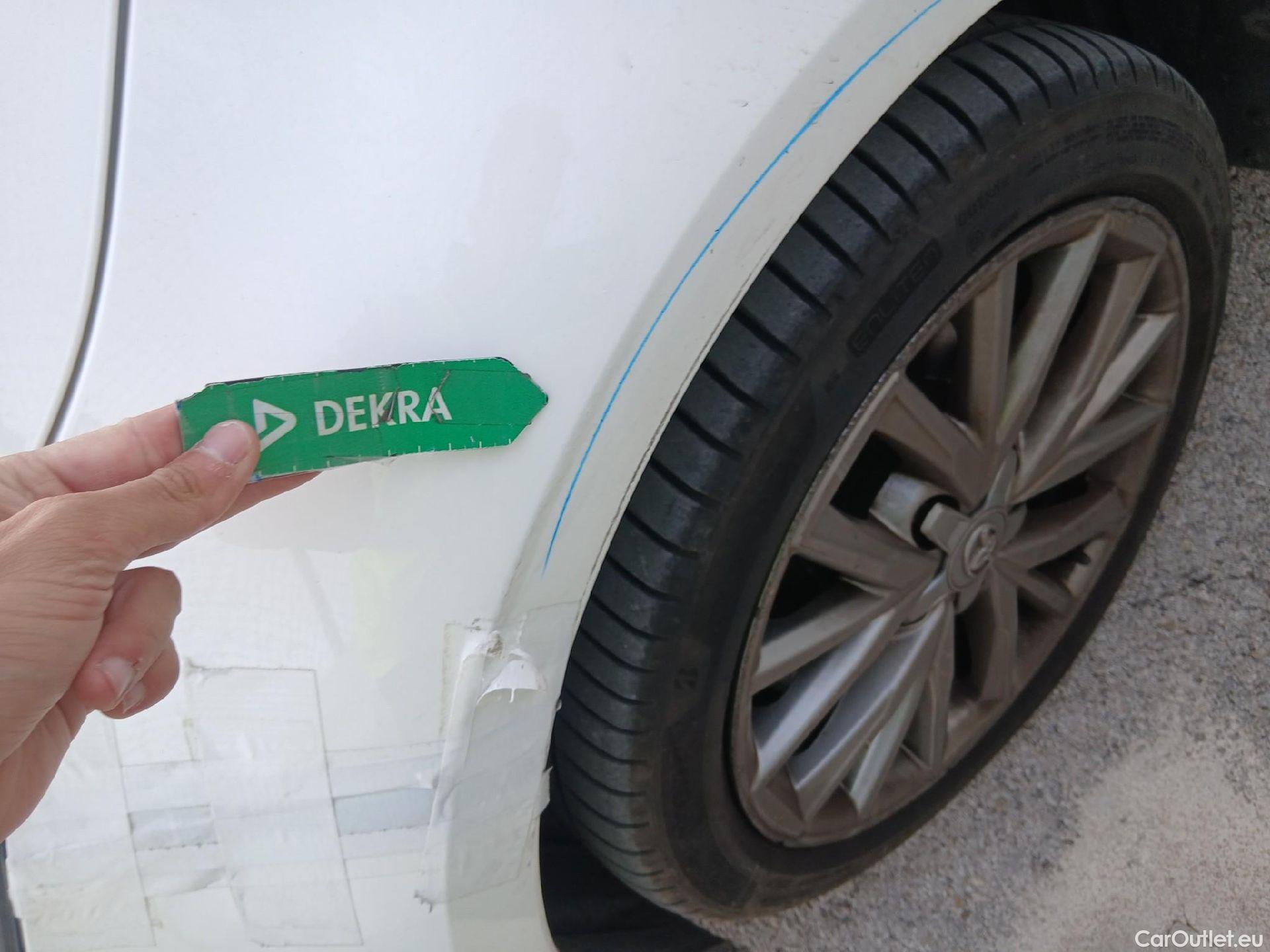  Toyota  Corolla TOYOTA  / 2019 / 5P / familiar 1.8 125H FEEL! E-CVT TOURING SPORT #11