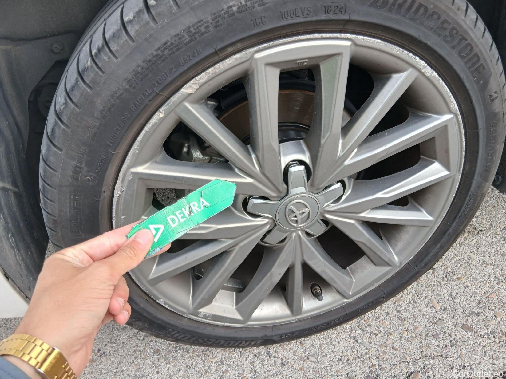  Toyota  Corolla TOYOTA  / 2019 / 5P / familiar 1.8 125H FEEL! E-CVT TOURING SPORT #31